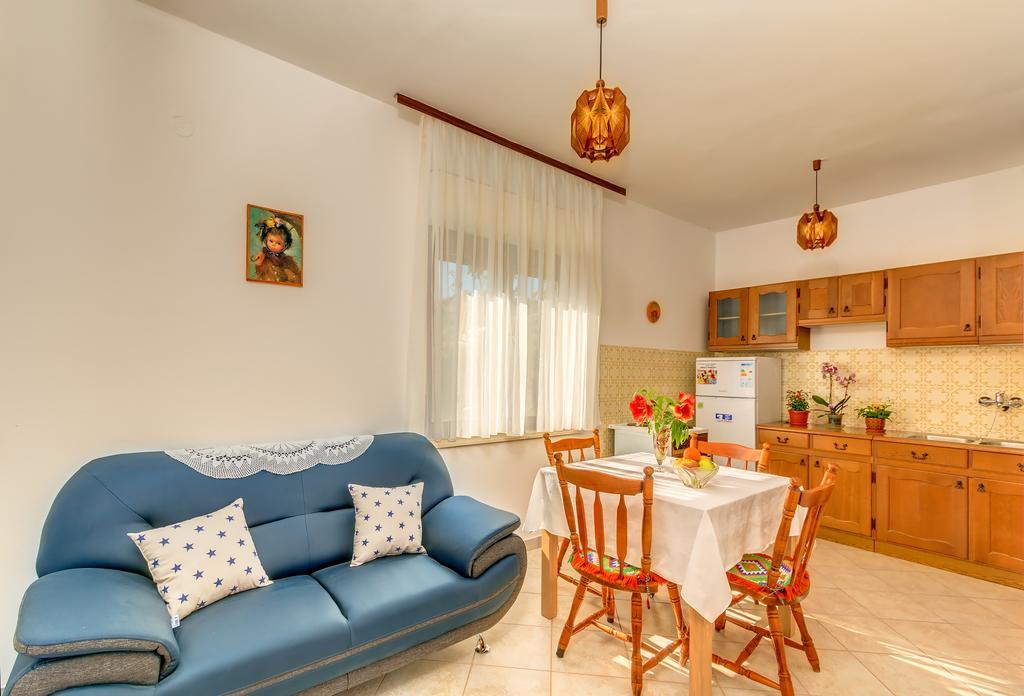 Apartments Marija Kaštela Eksteriør bilde